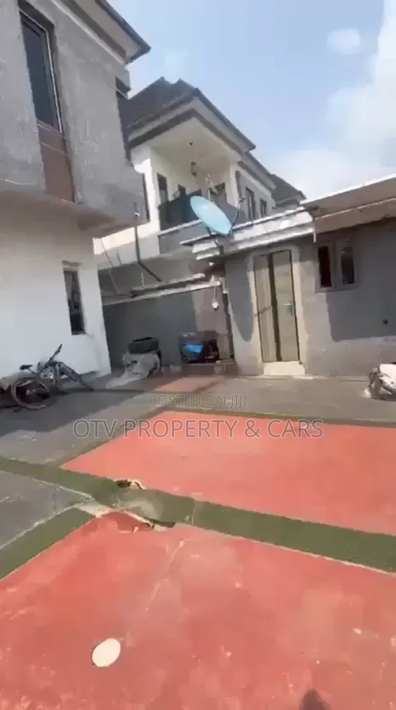 Furnished 5bdrm Duplex in Chevron for sale