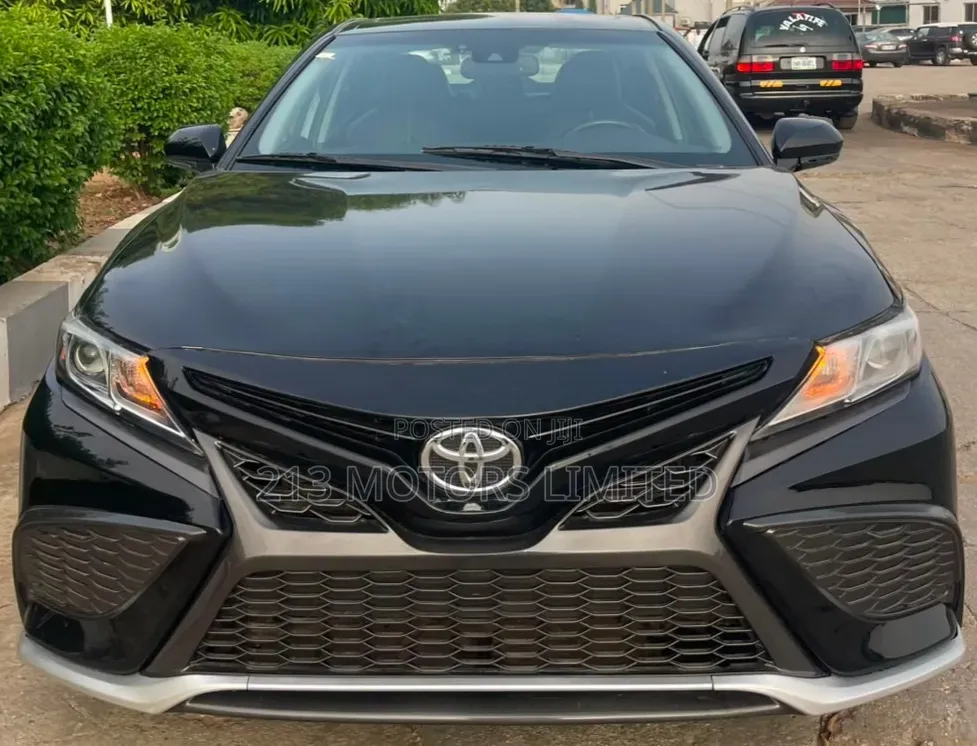 Toyota Camry SE (2.5L 4cyl 8A) 2019 Black
