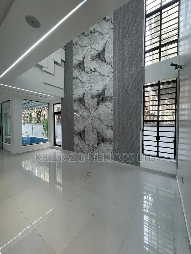 5bdrm Duplex in Chevron for sale