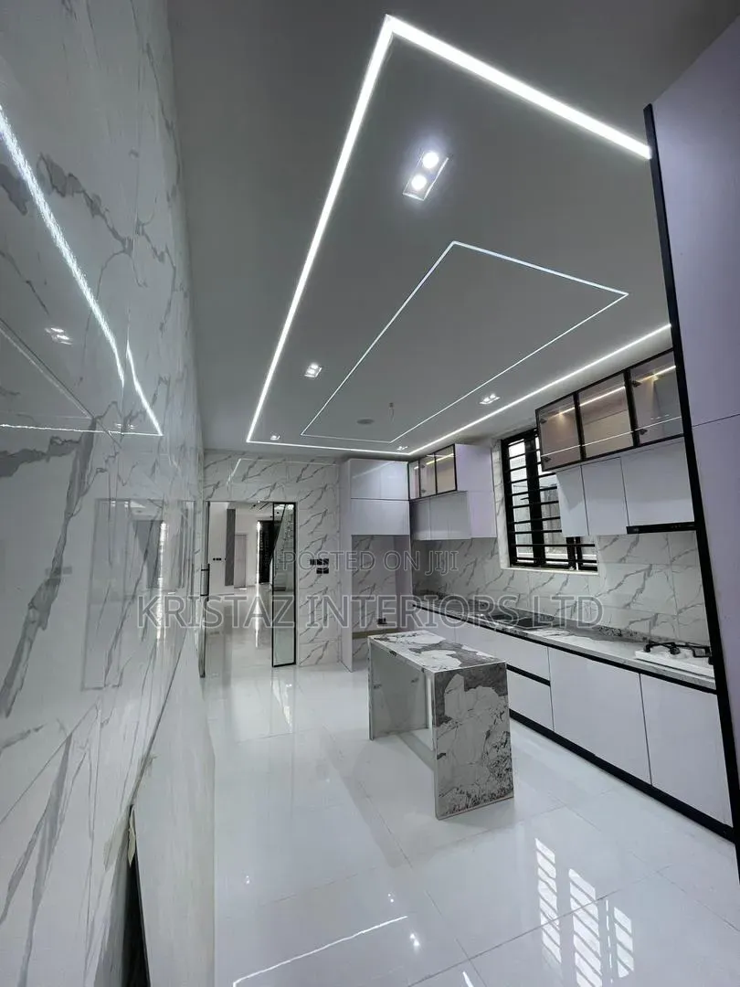 5bdrm Duplex in Chevron for sale