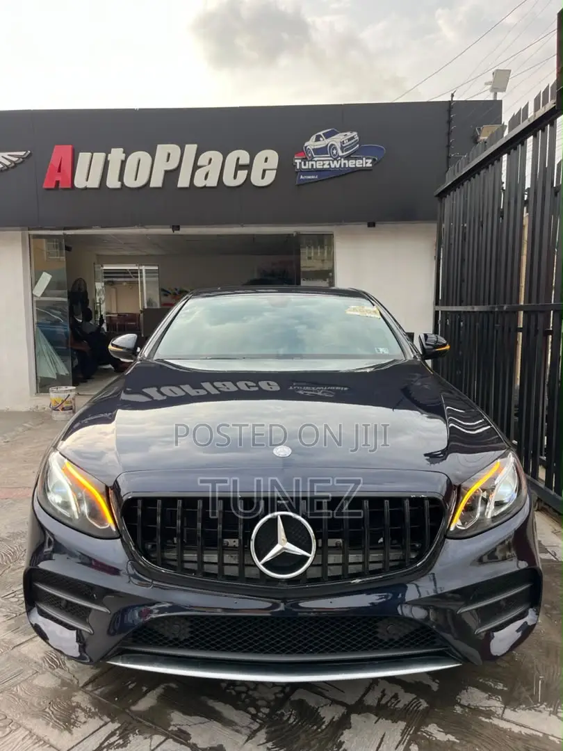 Mercedes-Benz E300 2018 Blue