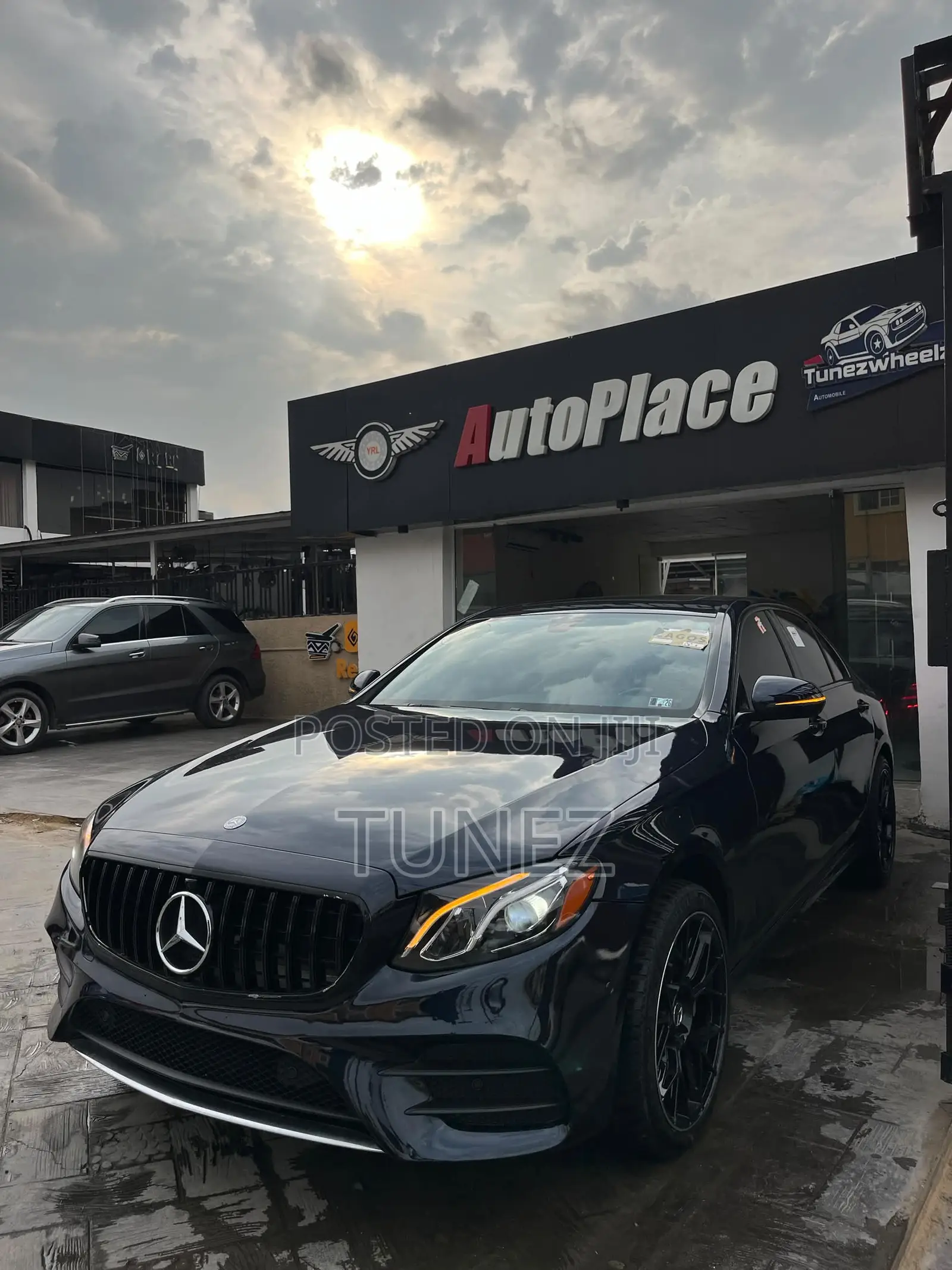 Mercedes-Benz E300 2018 Blue