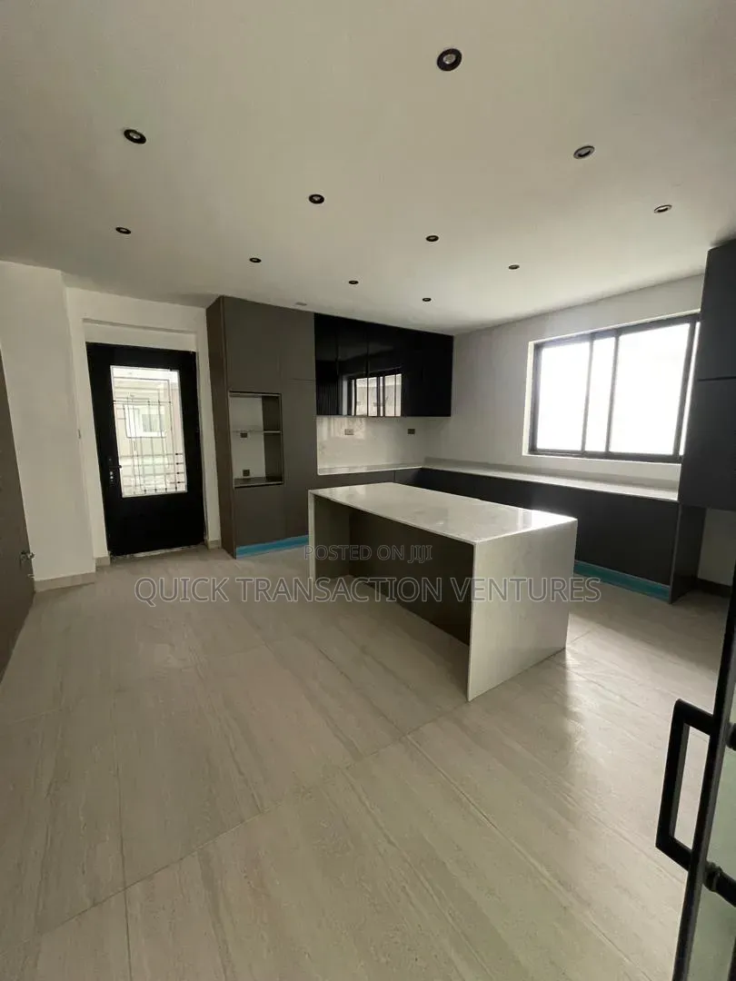 4bdrm Duplex in Lekki Phase 1 for sale