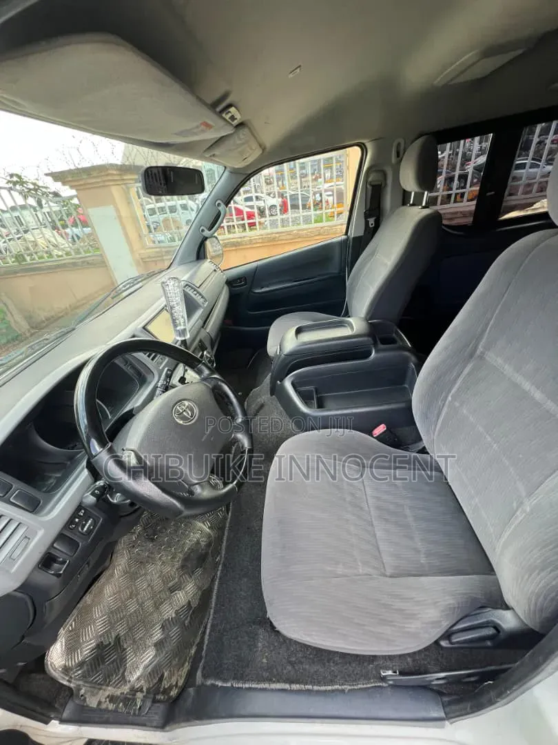 Toyota HiAce 2013 White