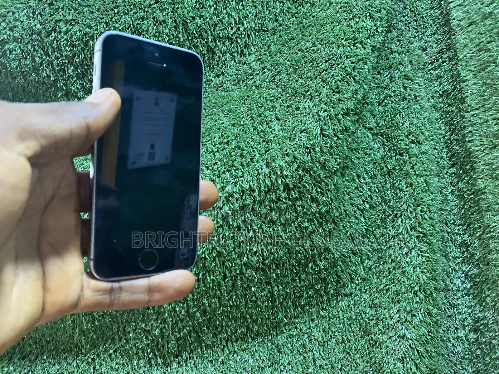 Apple iPhone SE 16 GB Black