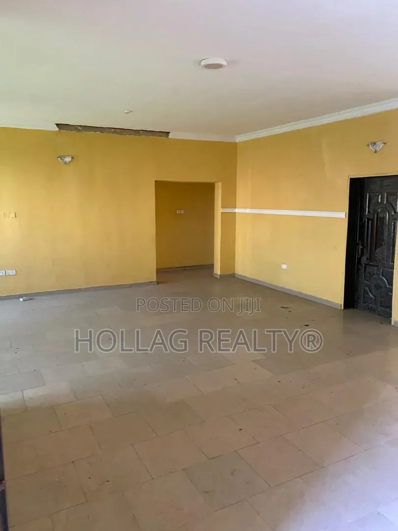 3bdrm Apartment in Okota for sale