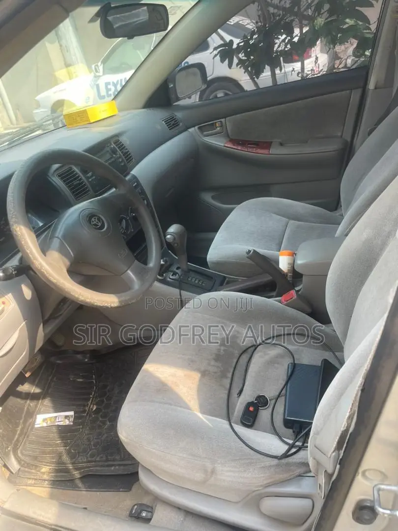Toyota Corolla LE 2004 Silver