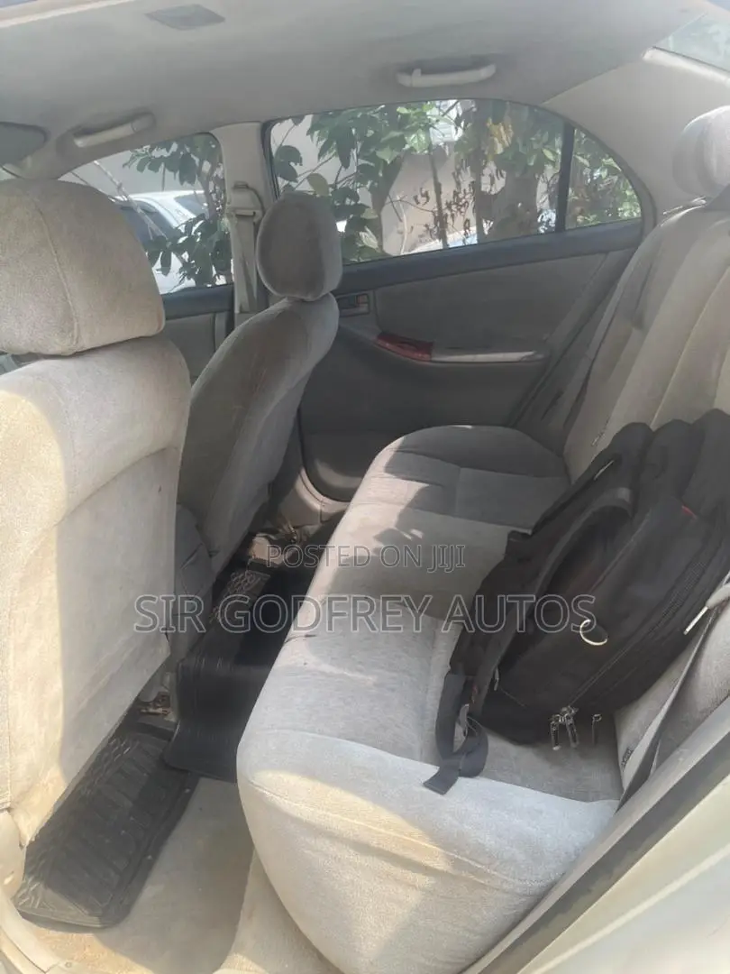 Toyota Corolla LE 2004 Silver