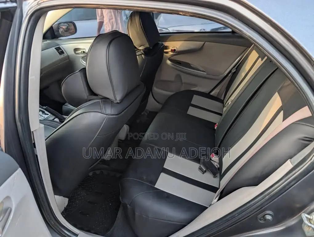 Toyota Corolla 2010 Gray