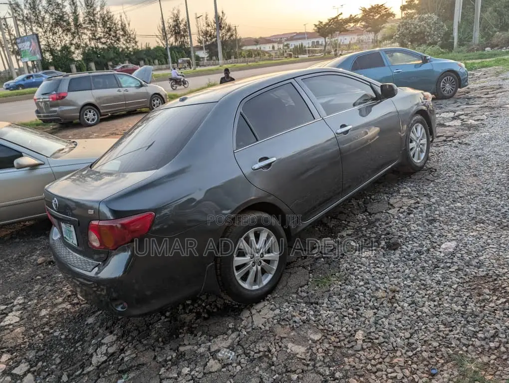 Toyota Corolla 2010 Gray