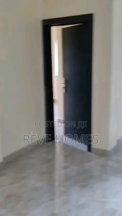 Furnished 3bdrm Apartment in Onike for rent