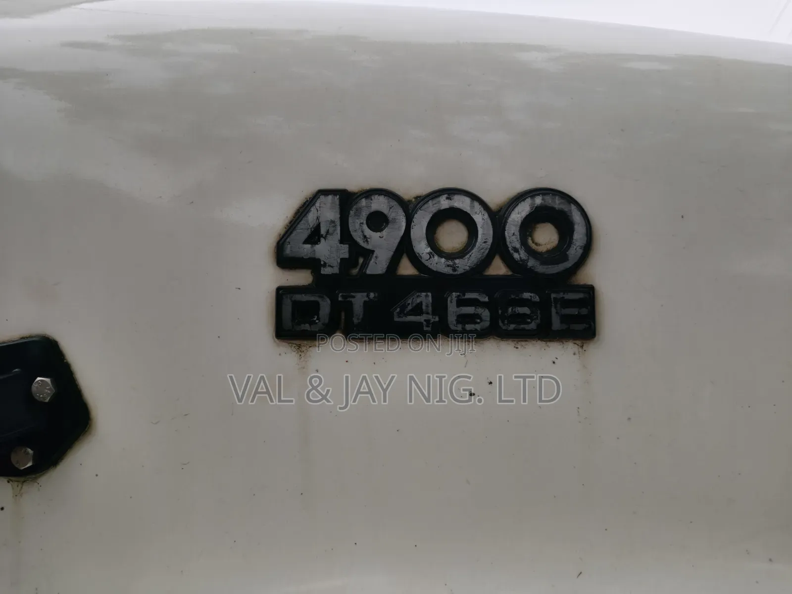 International 4900 Cap Chassis Truck 2002 White