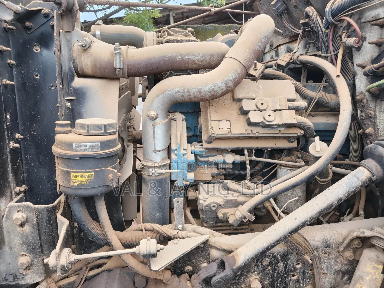 International 4900 Cap Chassis Truck 2002 White
