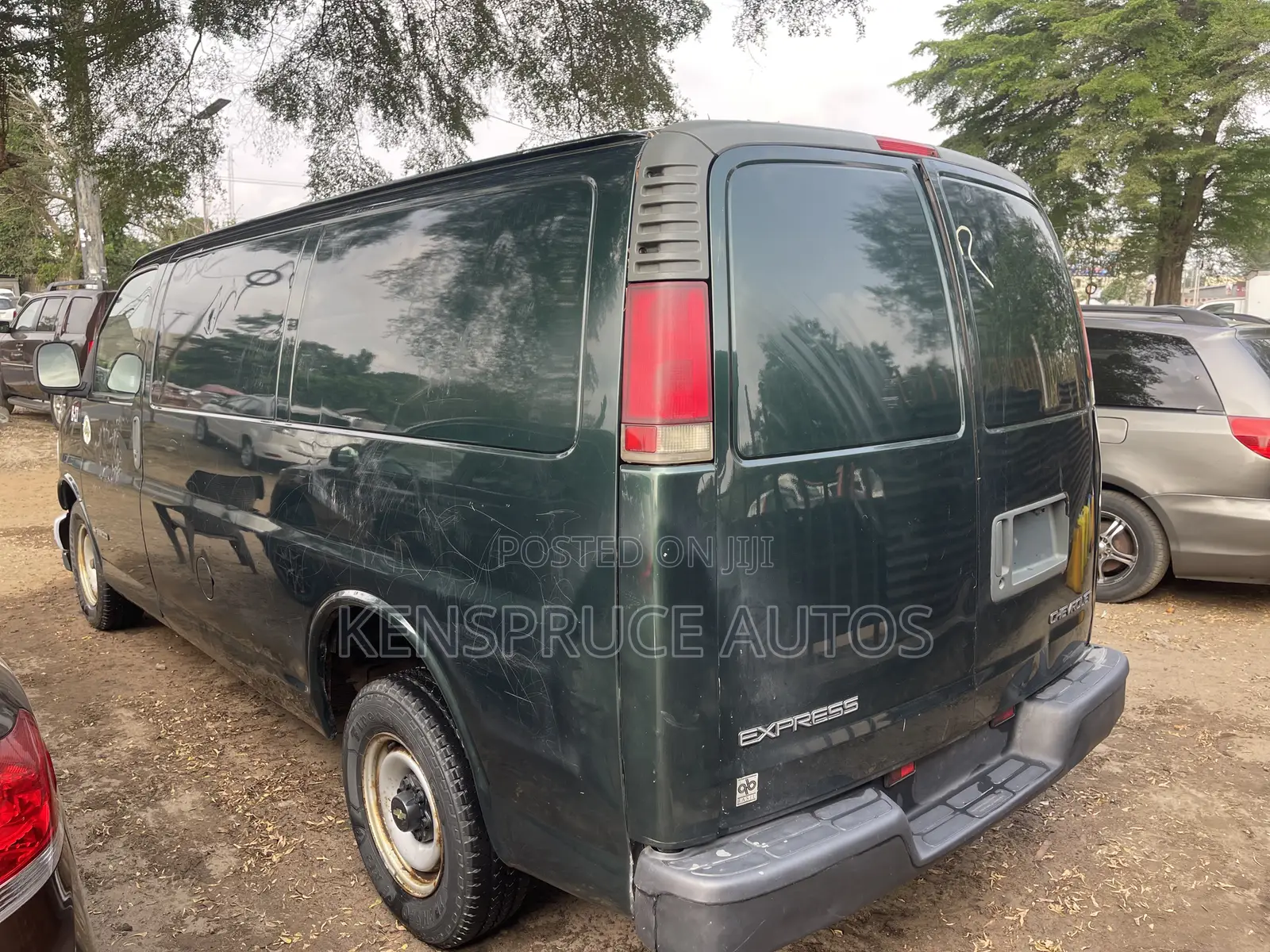 Chevrolet 3500 2004 Green