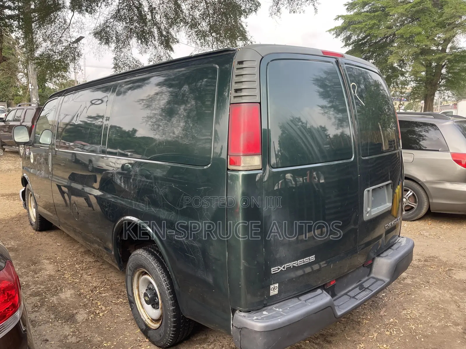 Chevrolet 3500 2004 Green