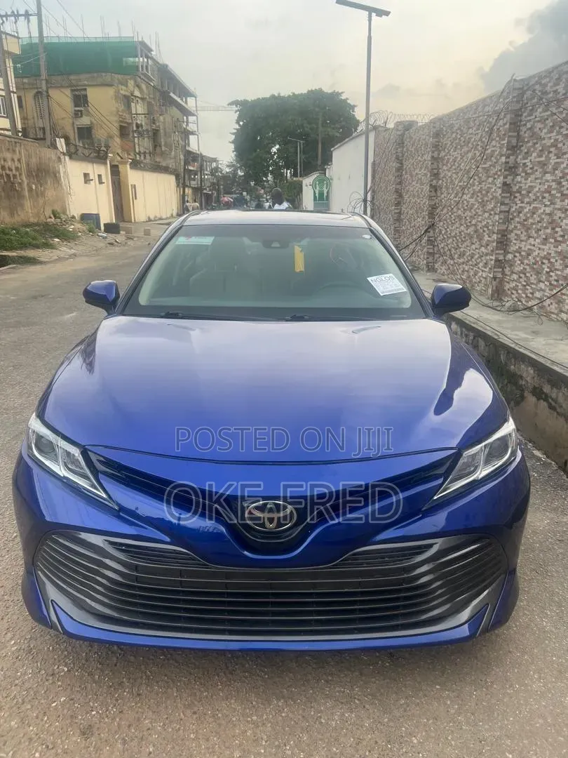Toyota Camry 2018 Blue