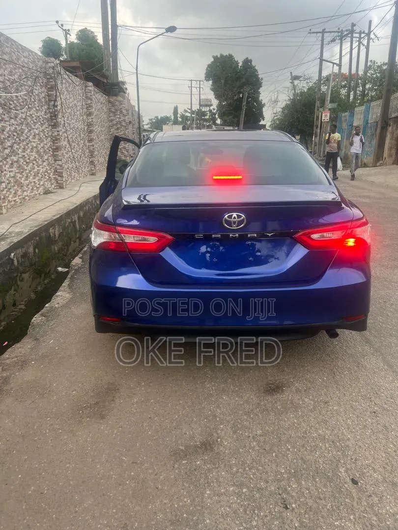 Toyota Camry 2018 Blue