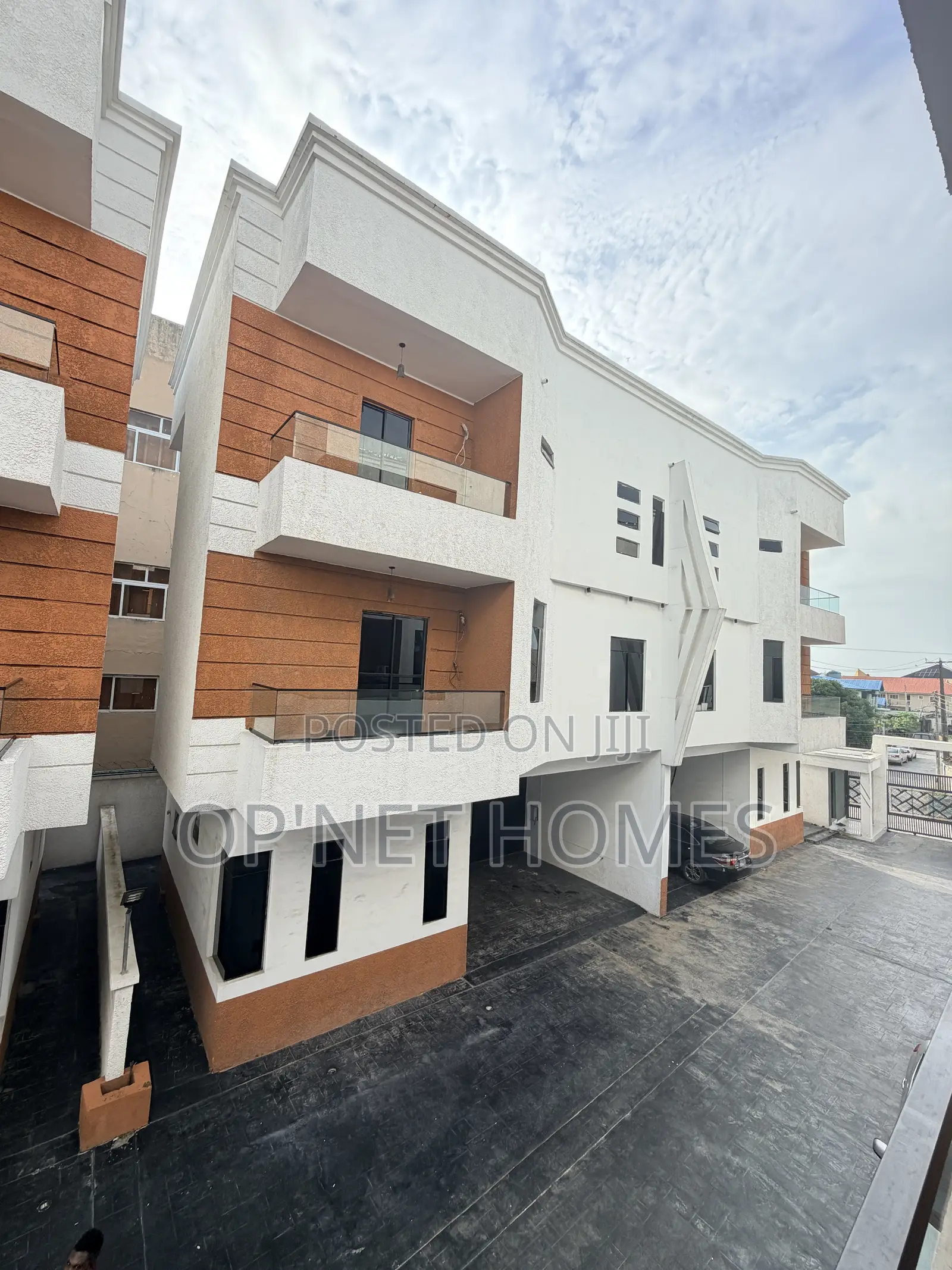 5bdrm Duplex in Lekki for sale