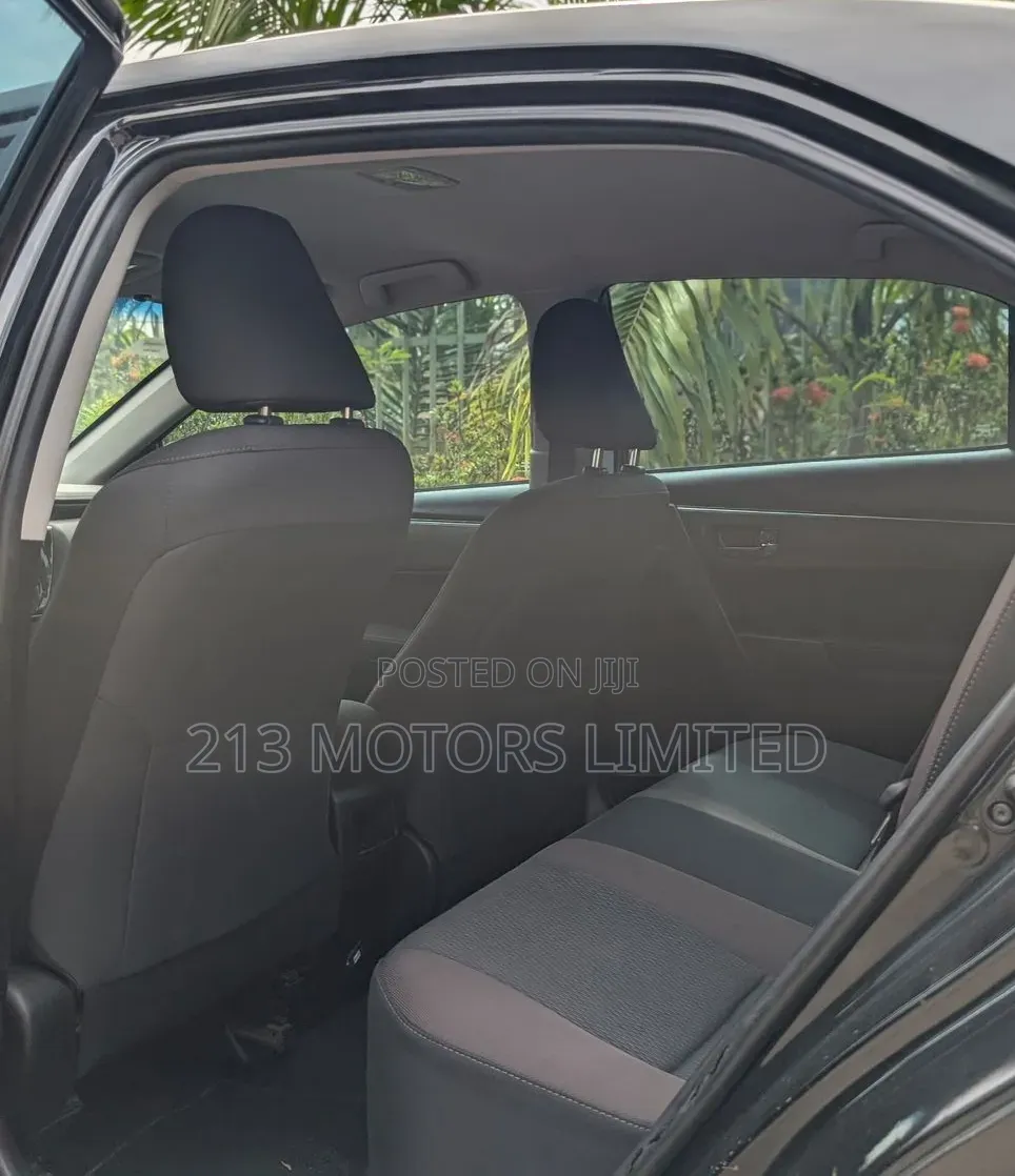 Toyota Corolla LE (1.8L 4cyl 2A) 2018 Black