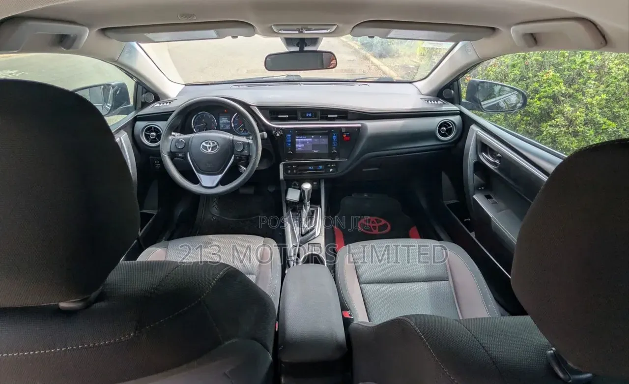 Toyota Corolla LE (1.8L 4cyl 2A) 2018 Black