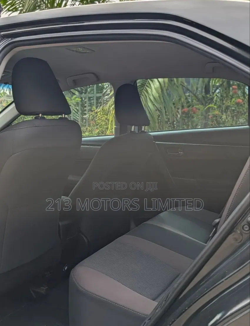 Toyota Corolla LE (1.8L 4cyl 2A) 2018 Black