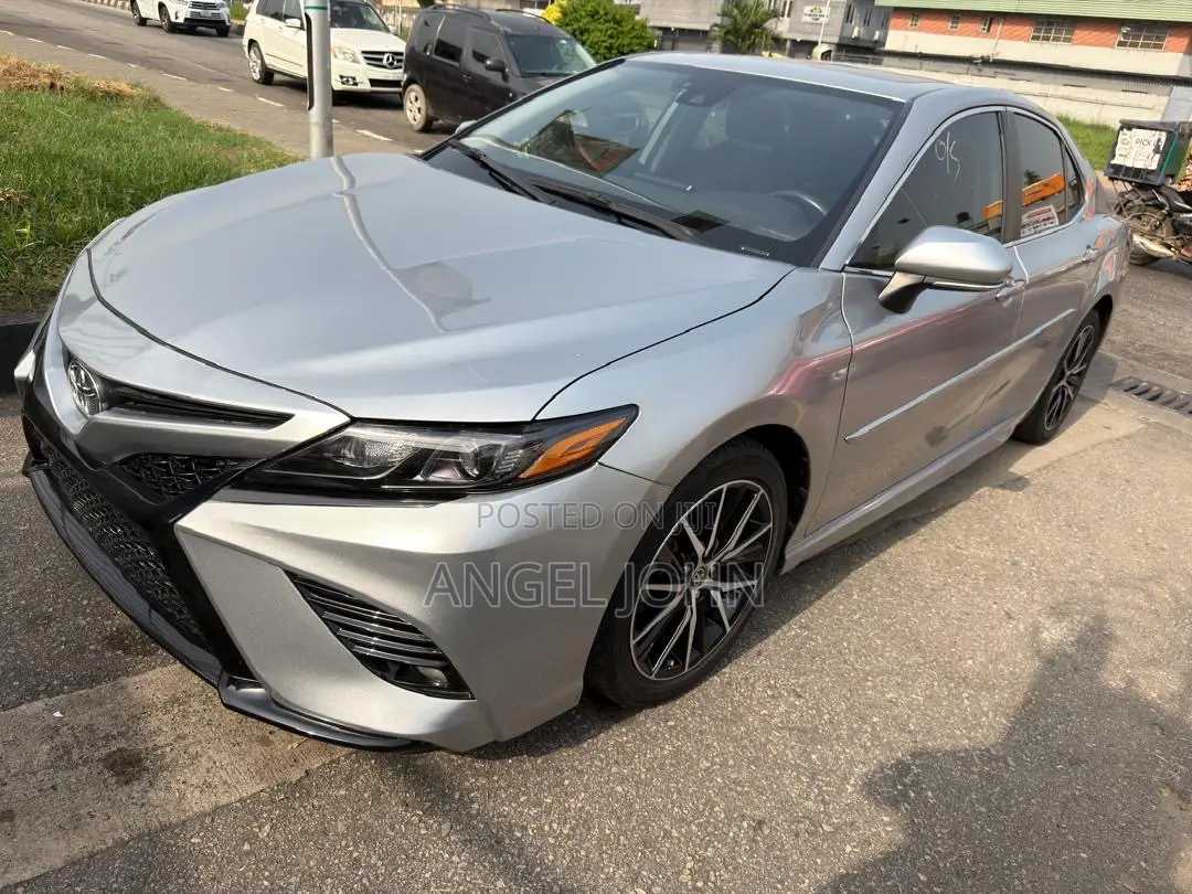 Toyota Camry SE FWD 2020 Silver