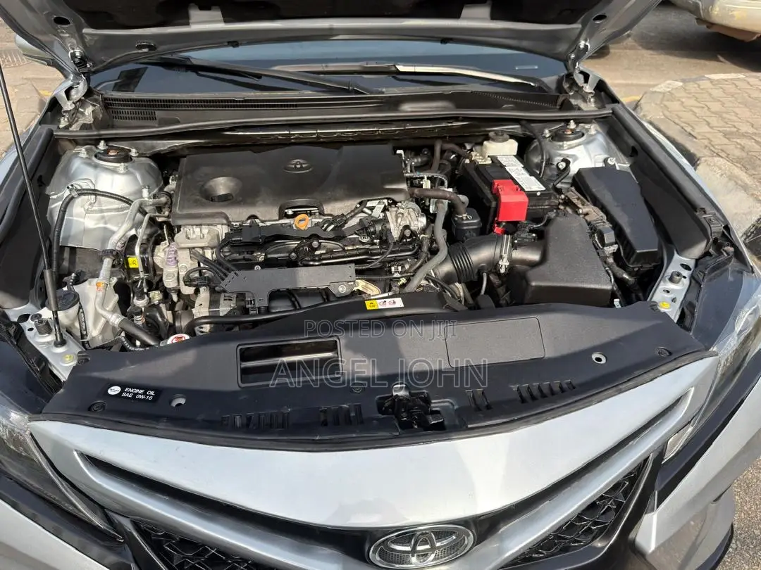 Toyota Camry SE FWD 2020 Silver