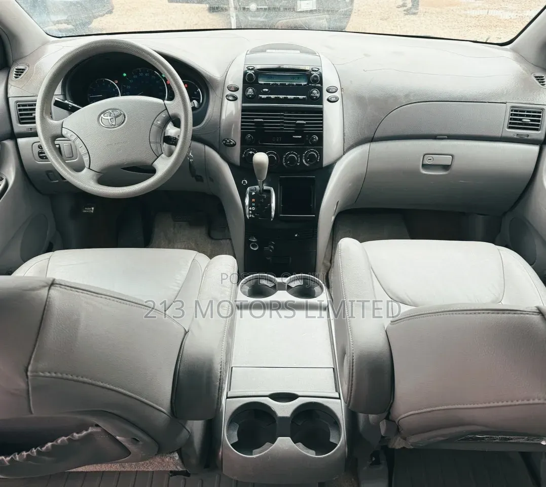Toyota Sienna LE 2009 Gray