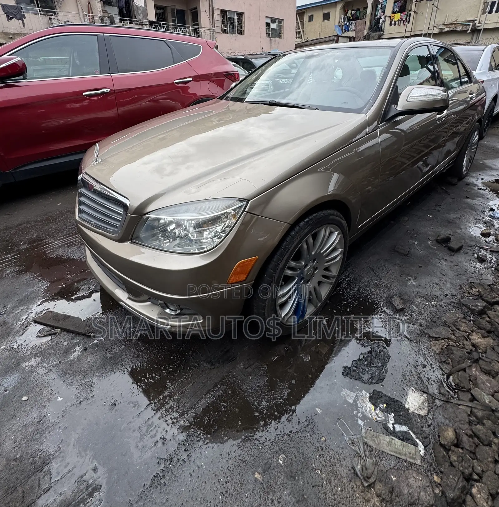 Mercedes-Benz C300 2009 Gold