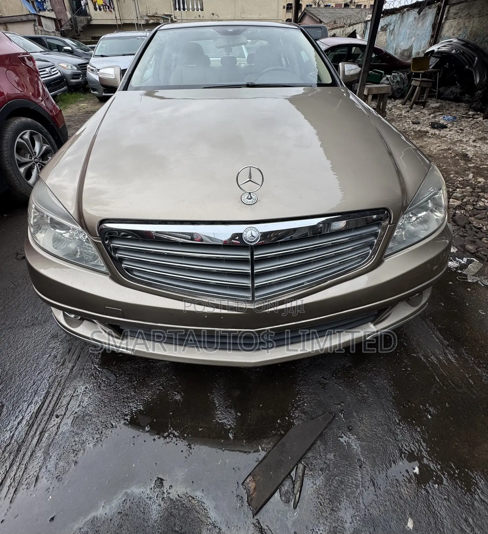 Mercedes-Benz C300 2009 Gold