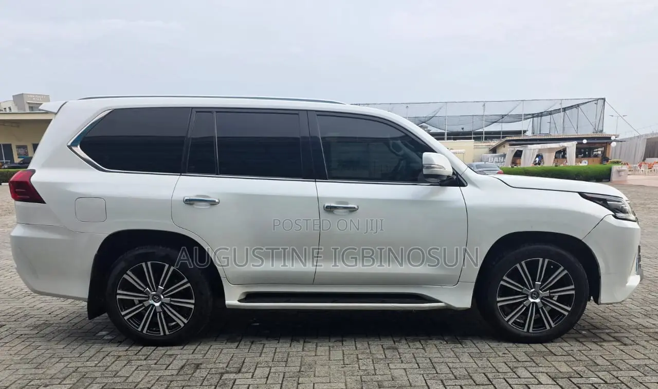 Lexus LX 2018 White