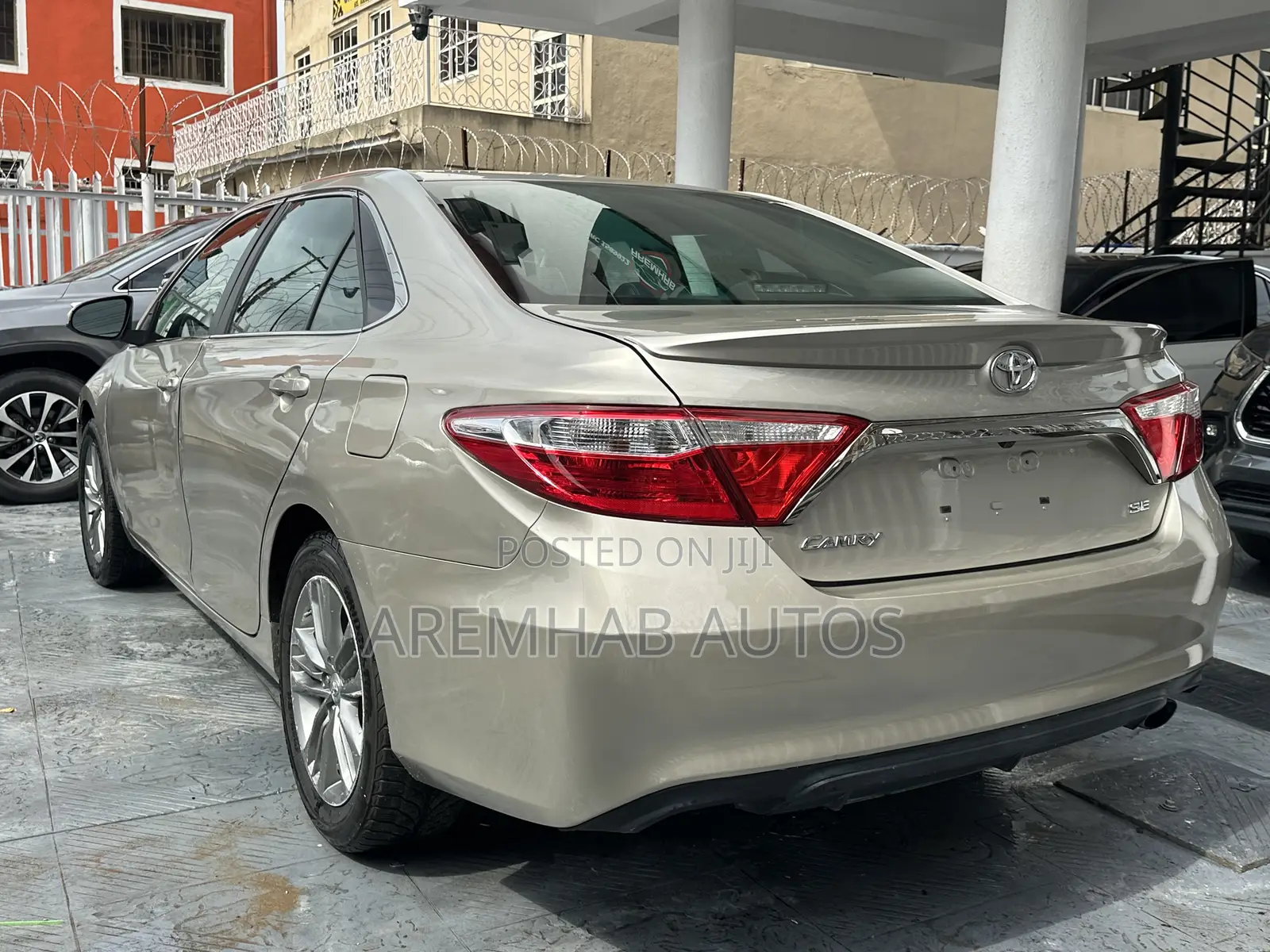 Toyota Camry 2016 Gold