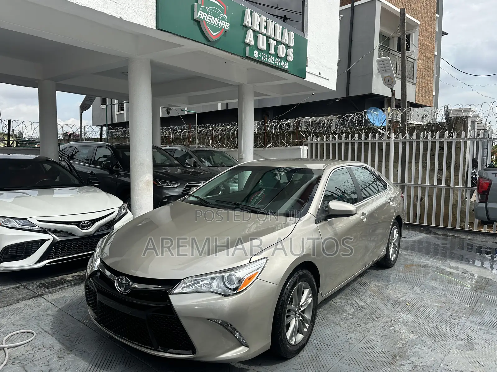 Toyota Camry 2016 Gold