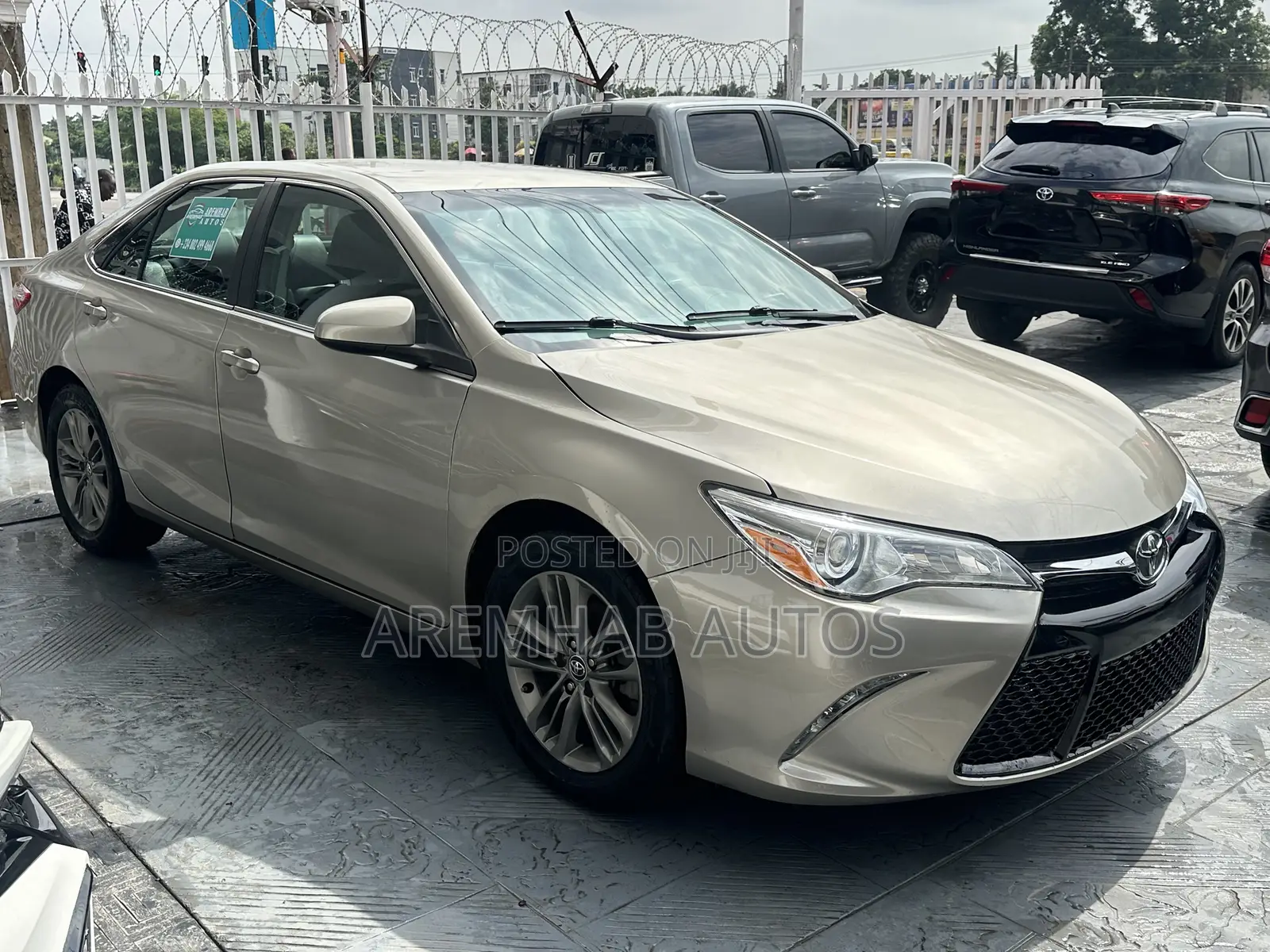 Toyota Camry 2016 Gold