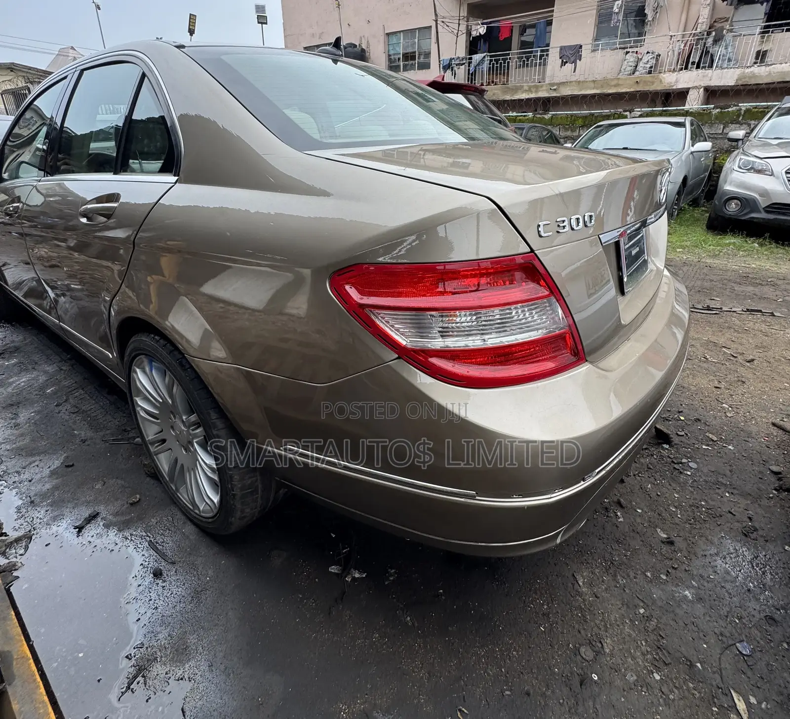 Mercedes-Benz C300 2009 Gold