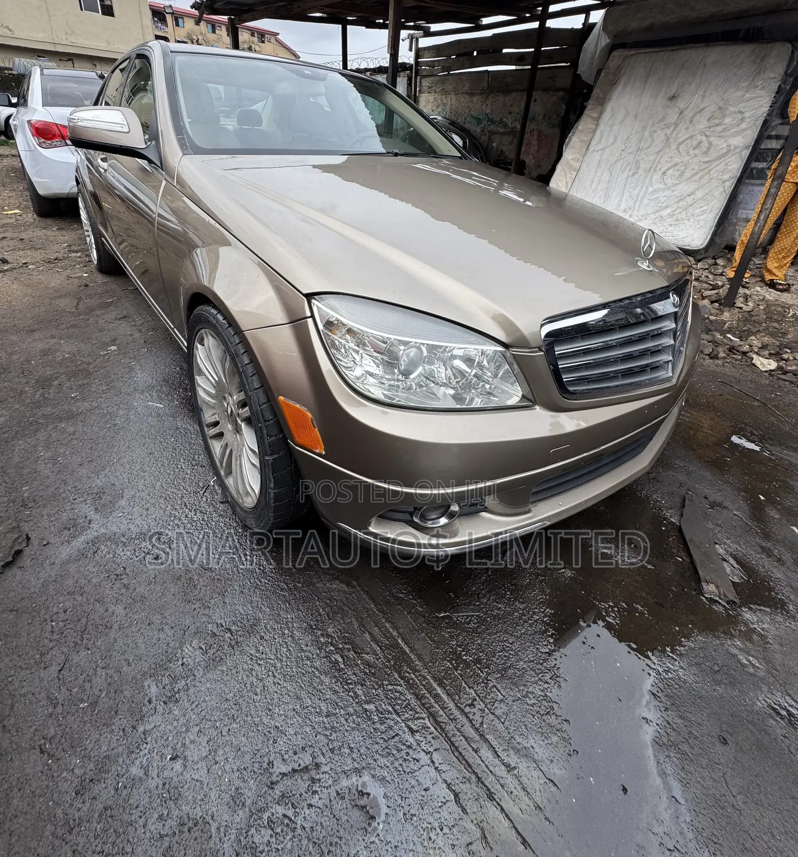 Mercedes-Benz C300 2009 Gold