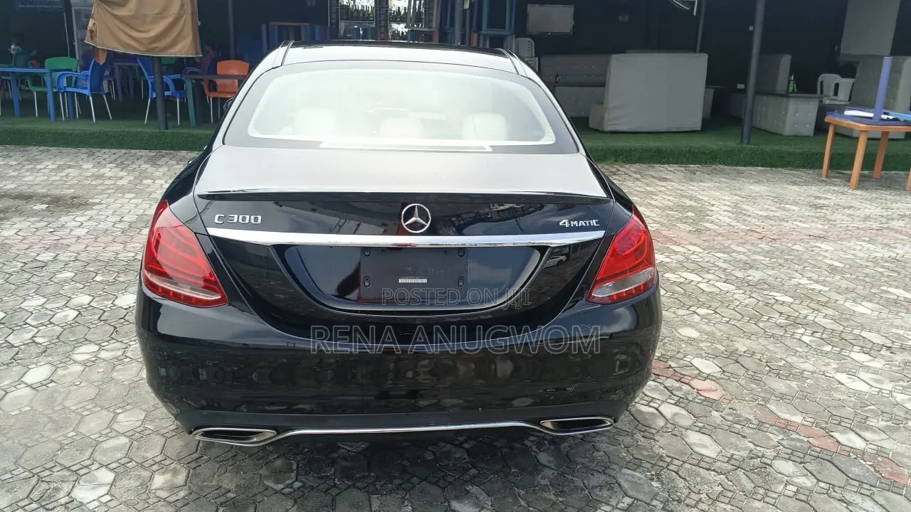Mercedes-Benz C300 2016 Black