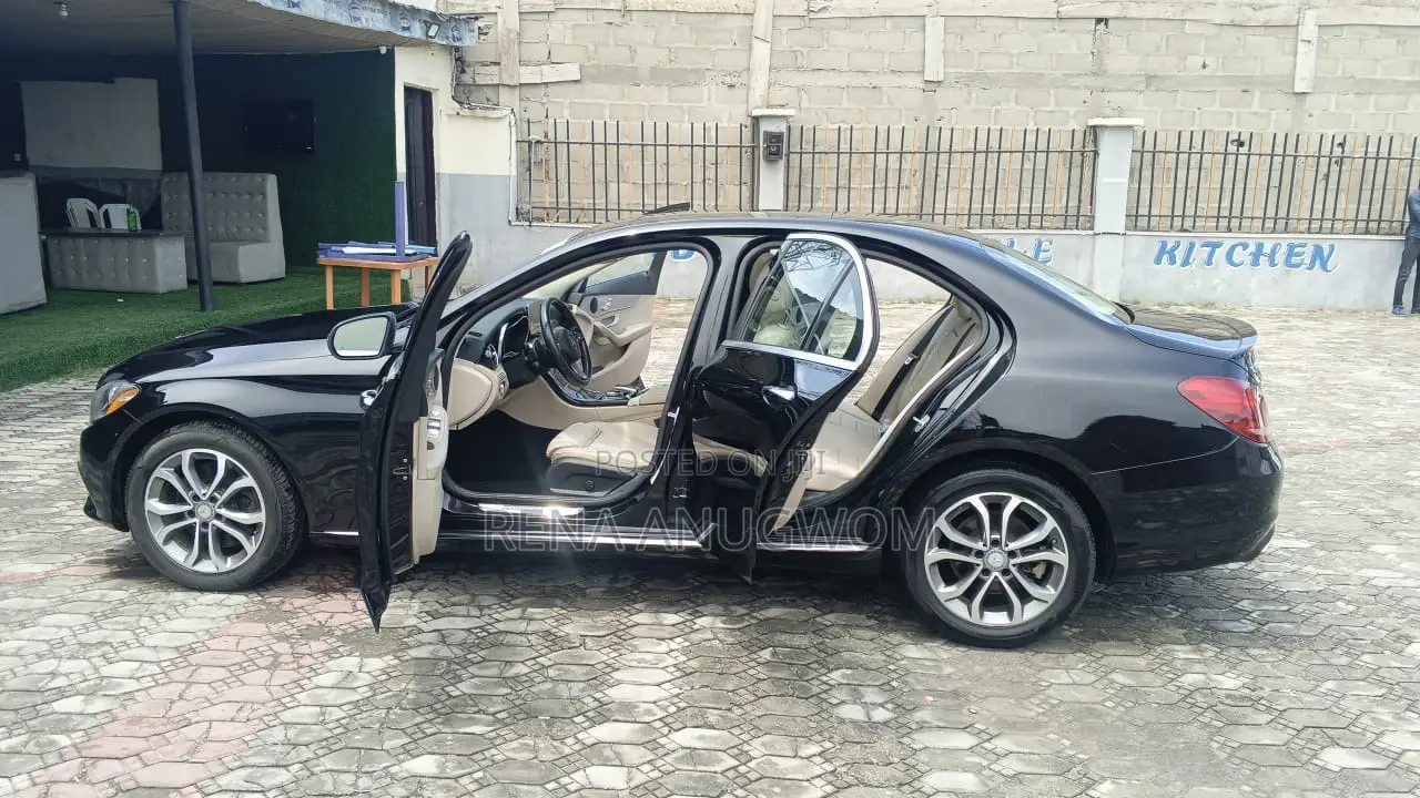 Mercedes-Benz C300 2016 Black