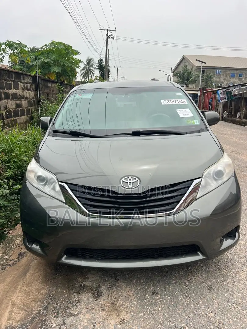 Toyota Sienna LE 7 Passenger 2011 Green
