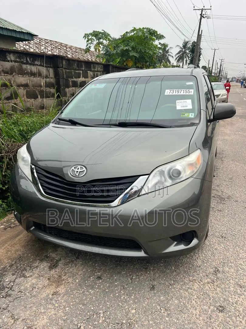 Toyota Sienna LE 7 Passenger 2011 Green