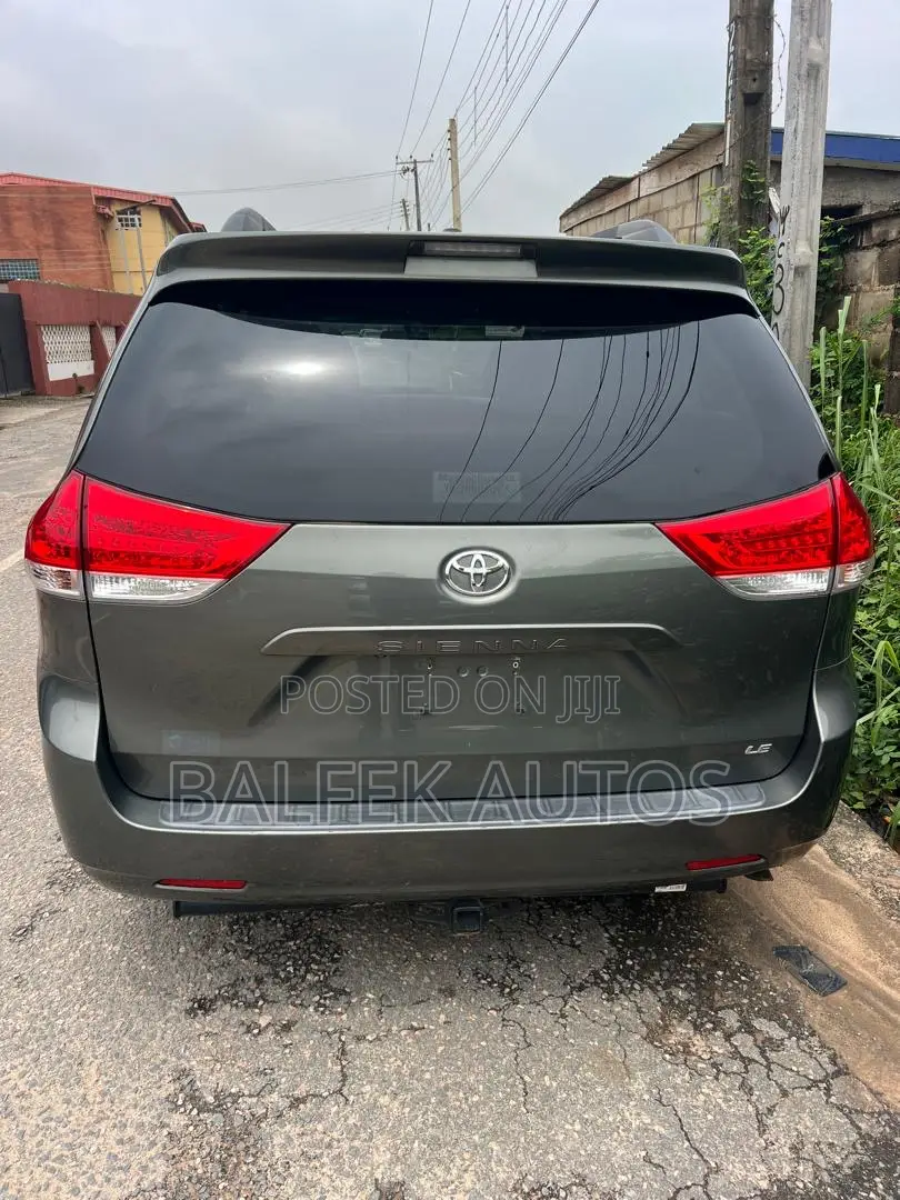 Toyota Sienna LE 7 Passenger 2011 Green