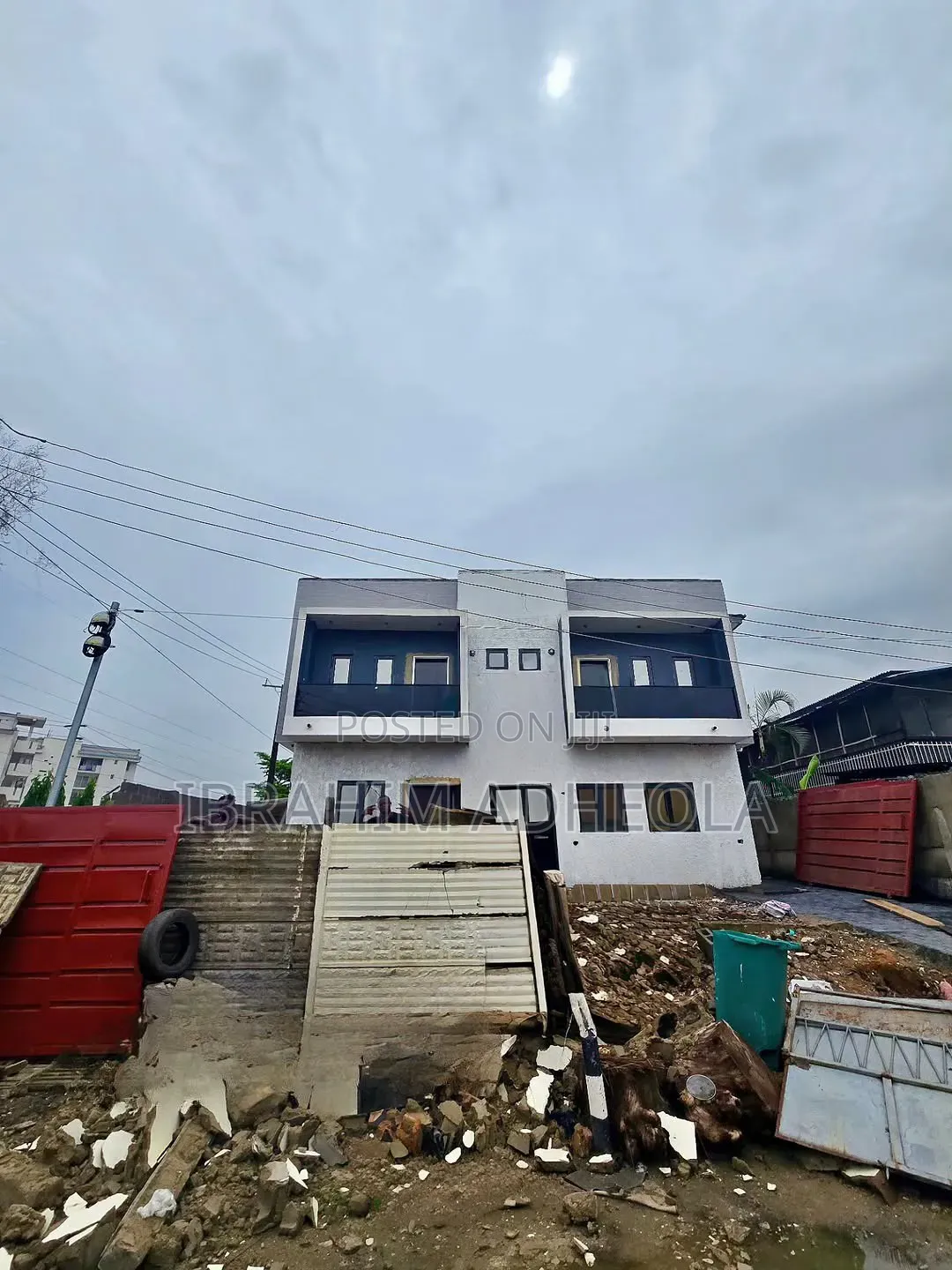 3bdrm Duplex in Ilupeju Estate for sale
