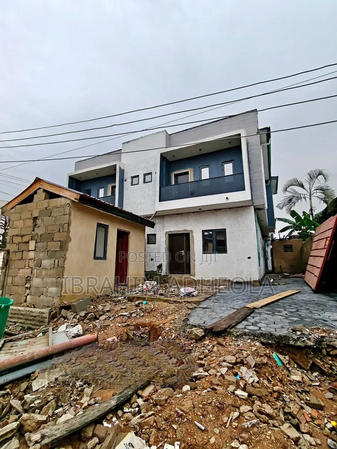 3bdrm Duplex in Ilupeju Estate for sale
