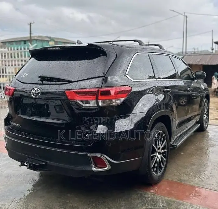 Toyota Highlander SE 2019 Black