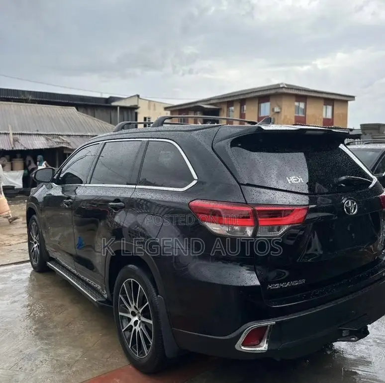 Toyota Highlander SE 2019 Black