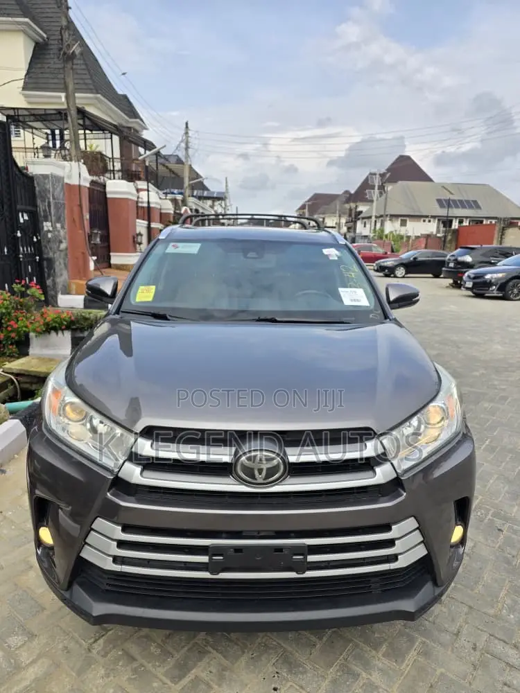 Toyota Highlander XLE 2019 Gray
