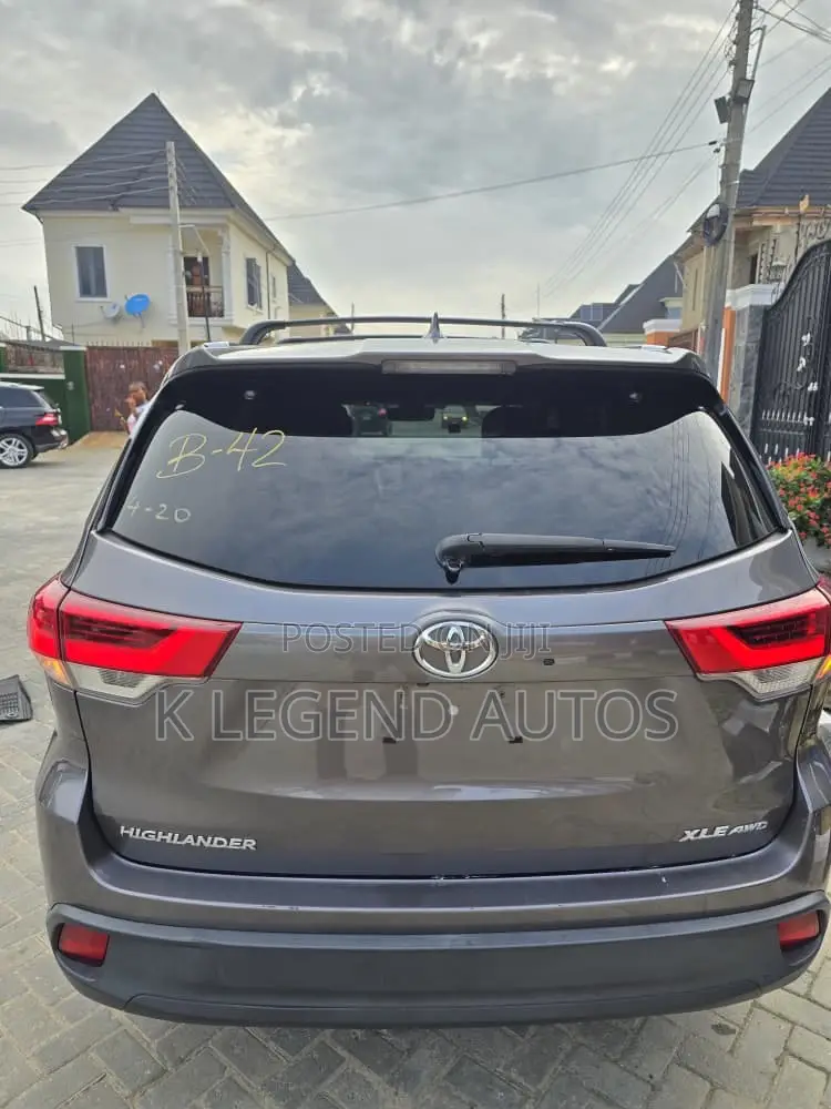 Toyota Highlander XLE 2019 Gray