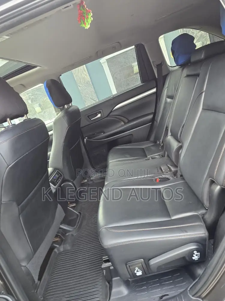 Toyota Highlander XLE 2019 Gray