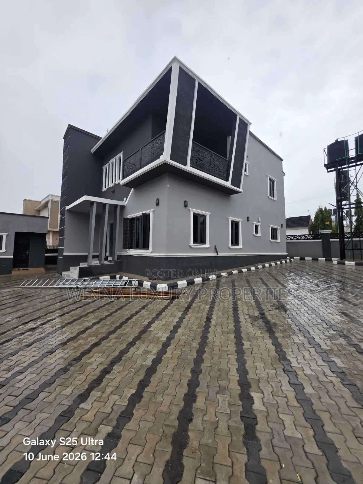 2bdrm Apartment in Vegars Court, Lugbe District for rent