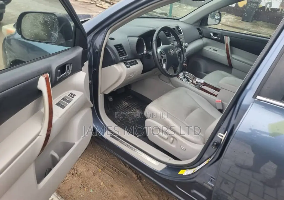 Toyota Highlander 2012 Blue
